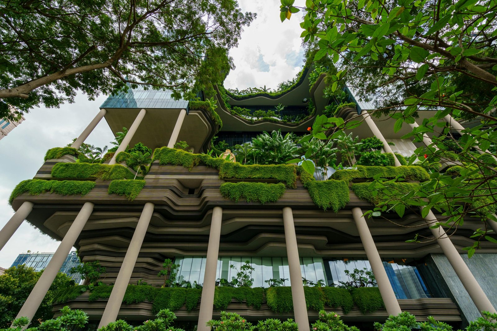 Sustainable Singapore skyline 2026 featuring green architecture for corporate events.