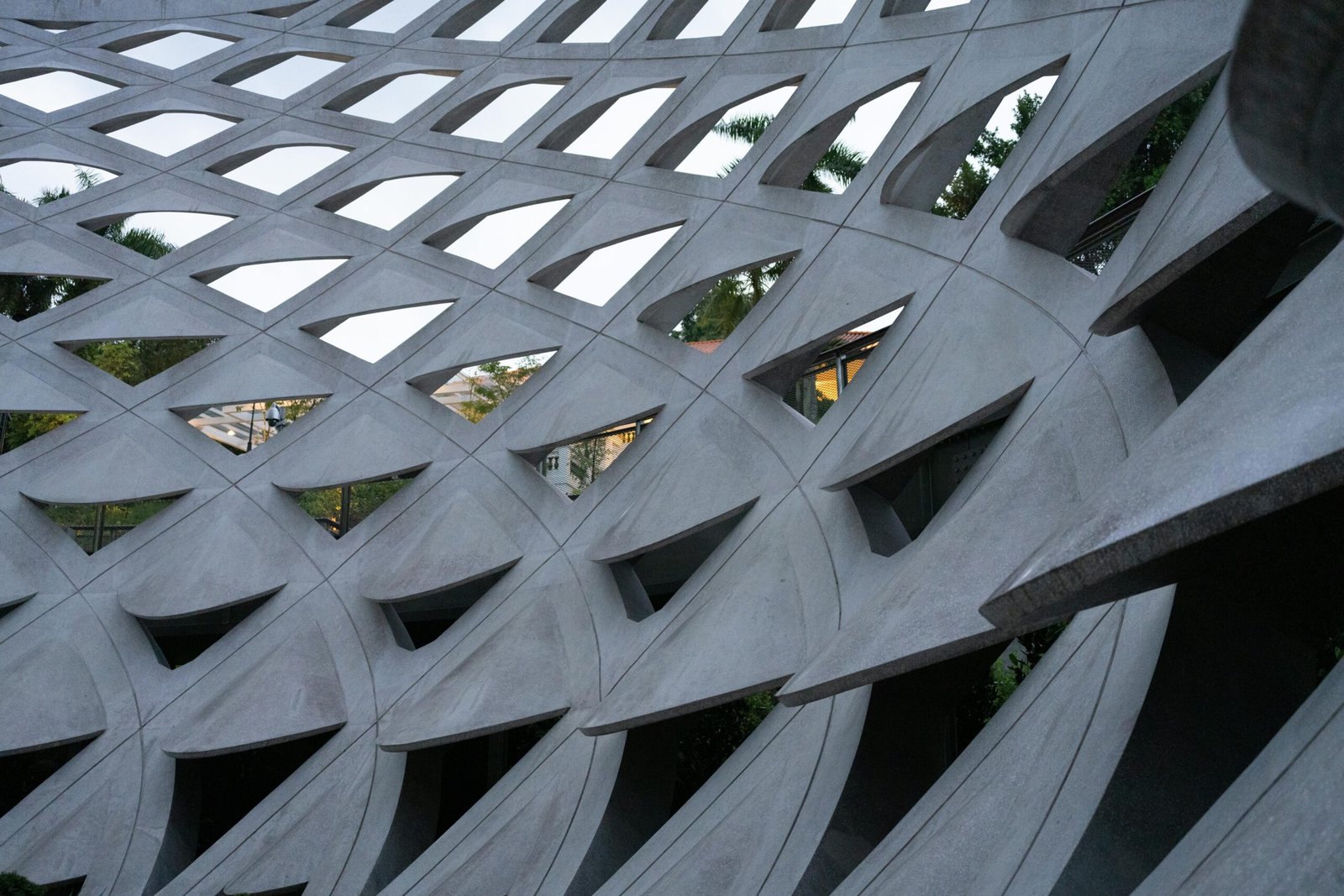 A neuro-inclusive corporate event lounge in Singapore 2026 featuring sound-dampened sensory pods and biophilic design for delegate wellness.